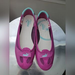 Puma Size 8.1/2 Woman's Purple Pink Sneakers. Used Excelent Condotion.